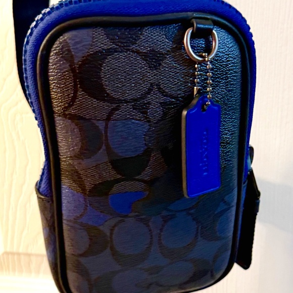 Coach Multifunction Phone Pack In Signature Canvas With Camo Print - Picture 1 of 6